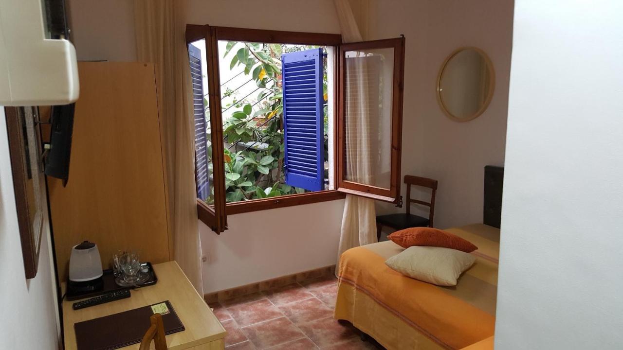 Hostal Residencia Catalina Palamós Eksteriør bilde